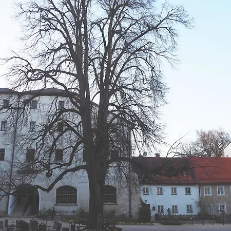 Apartment Burgvier In Der Burg Tittmoning