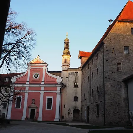 Apartment Burgvier In Der Burg Tittmoning